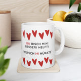 Load image into Gallery viewer, Besseri helfti - Wetsch mi hürate - Tasse/Becher mit Härzli