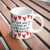 Afbeelding in Gallery-weergave laden, Zämä sii - Wetsch mi hürate - Tasse mit Härzli + Rösli