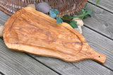 Afbeelding in Gallery-weergave laden, Steakplank met handvat &amp; sapgleuf (lengte 35-39 cm) olijfhout steak plank chacuterie vlees